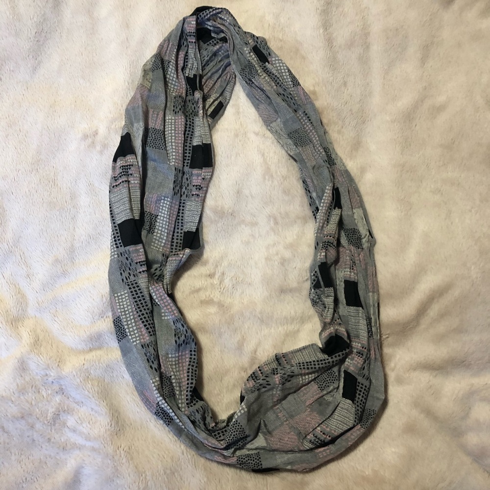ROOTS Scarf.